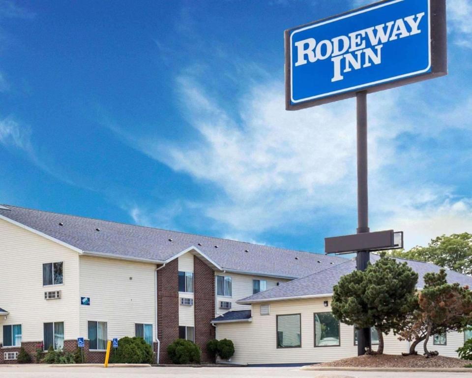 Rodeway Inn Cedar Rapids Main image 1